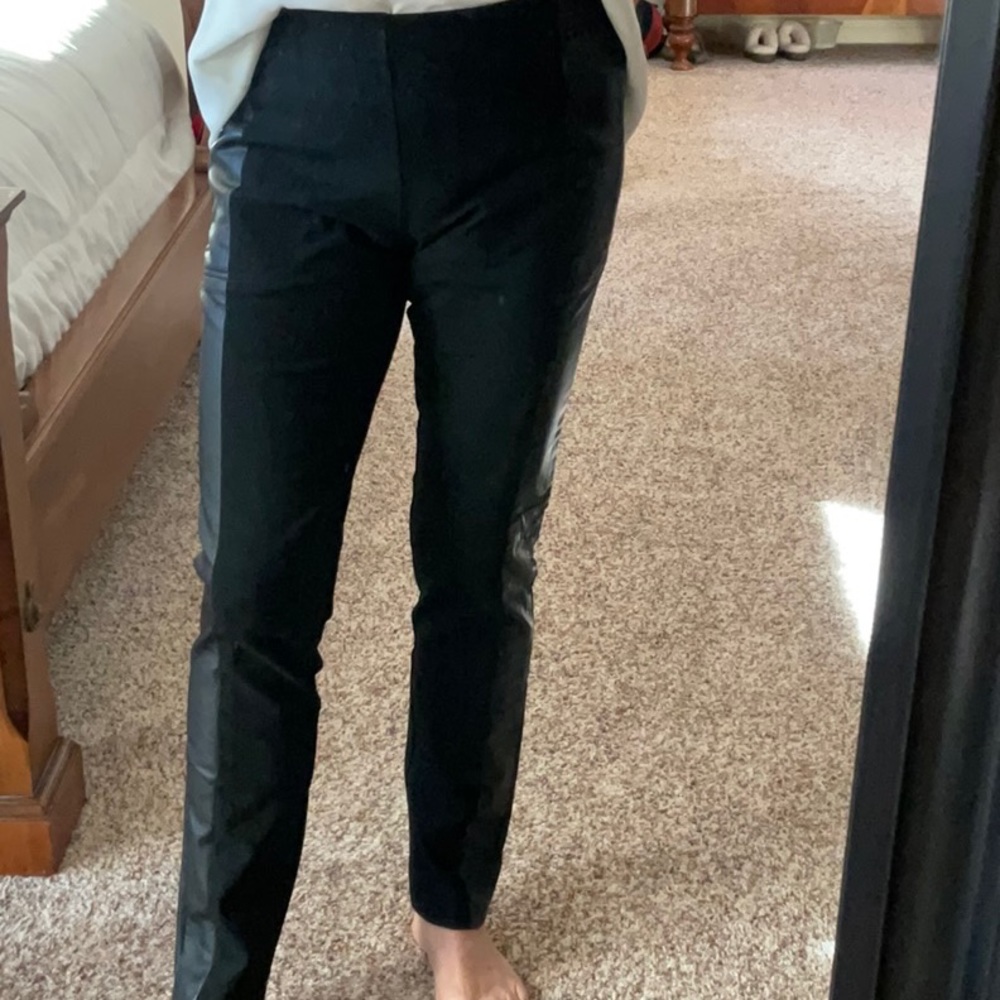 Club Monaco black pant with side panels and pockets. Elastic waist size 8.